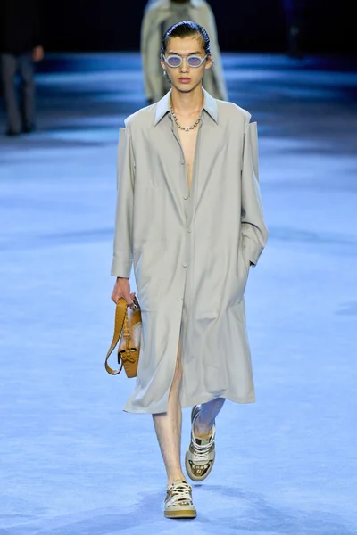 Look 27